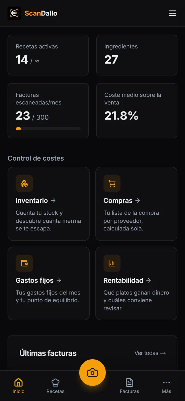 Barra inferior del móvil con Inicio, Recetas, el botón de la cámara, Facturas y Más.